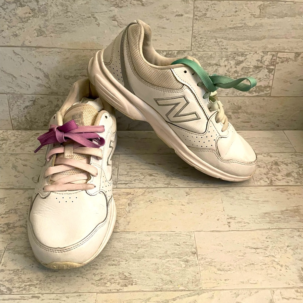 New balance, woman’s size 9.5, preowned good condition, no rips or tears